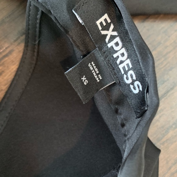 EXPRESS Mock-Neck Satin Top 🖤 - Picture 6 of 6